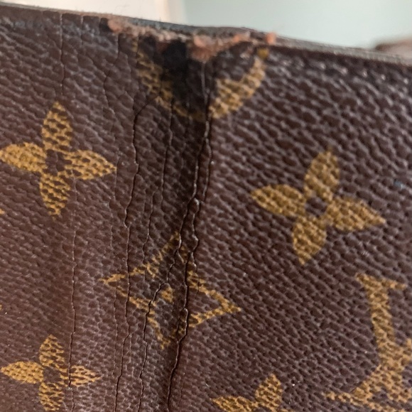 Authentic well-used Louis Vuitton Monogram iPhone XS Max folio case - Picture 6 of 7